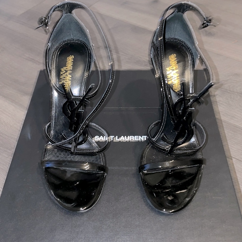 YSL CASSANDRA SANDALS IN PATENT LEATHER WITH BLACK MONOGRAM